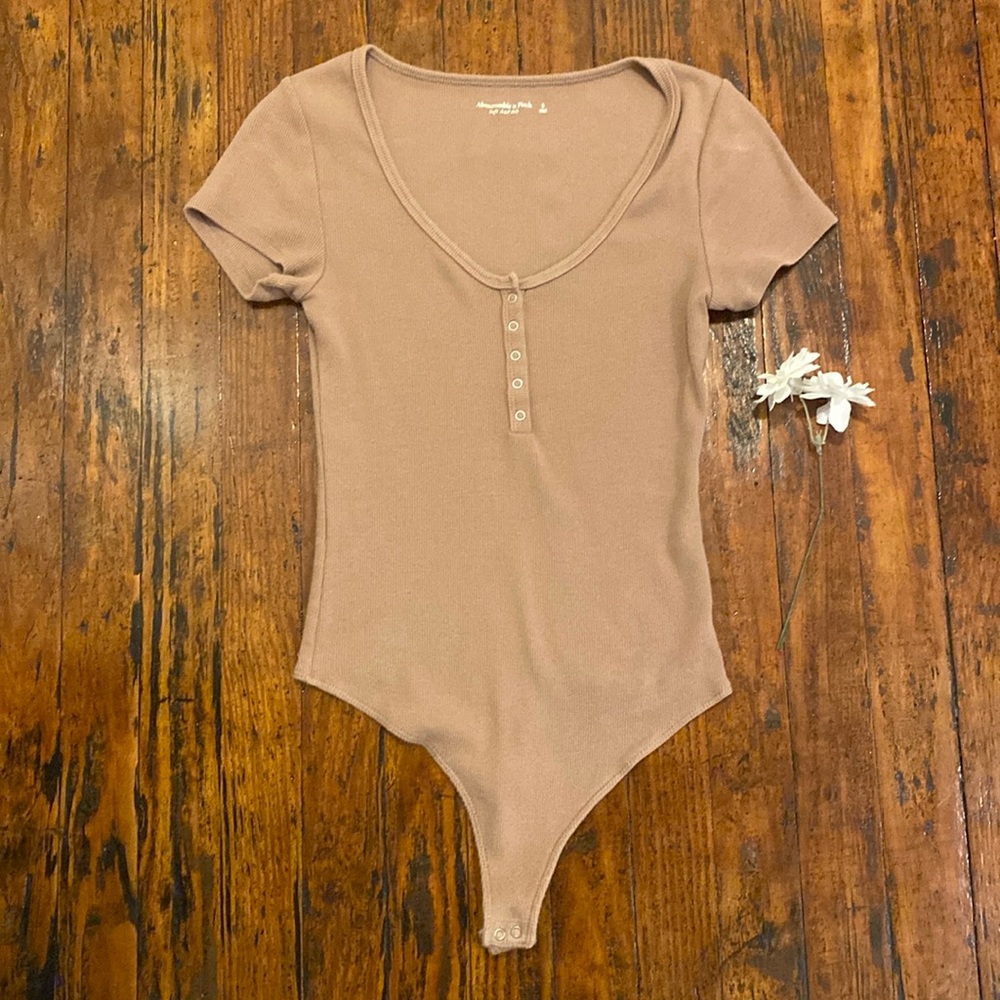 Abercrombie & Fitch. Soft A&F Ribbed Bodysuit. Size Small.